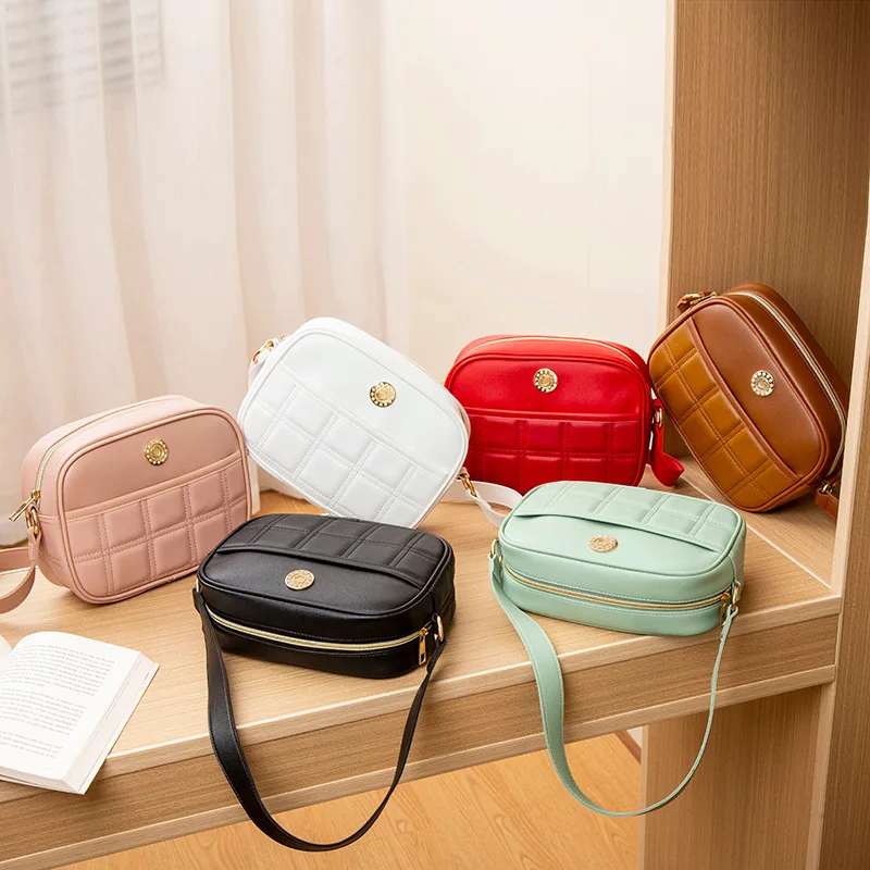Pink Blue Red Lattice PU Leatrher Shoulder Bags For Women Lattice Patter Zipper Underarm Bag Big Capacity Phone Wallet Handbags
Pink Blue Red Lattice PU Leatrher Shoulder Bags For Women Lattice Patter Zipper Underarm Bag Big Capacity Phone Wallet Handbags