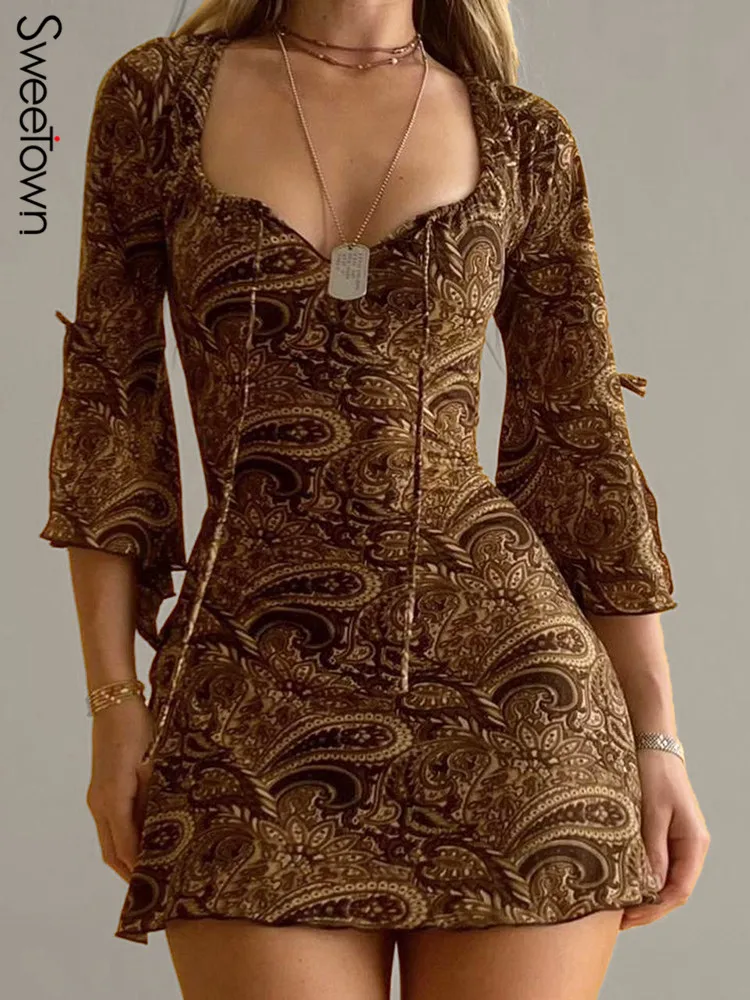 Sweetown Vintage Print Y2K Mini Dresses Women Aesthetic Grunge Clothes Flared Sleeve Square Collar Bodycon Sexy Vacation Dress
Sweetown Vintage Print Y2K Mini Dresses Women Aesthetic Grunge Clothes Flared Sleeve Square Collar Bodycon Sexy Vacation Dress