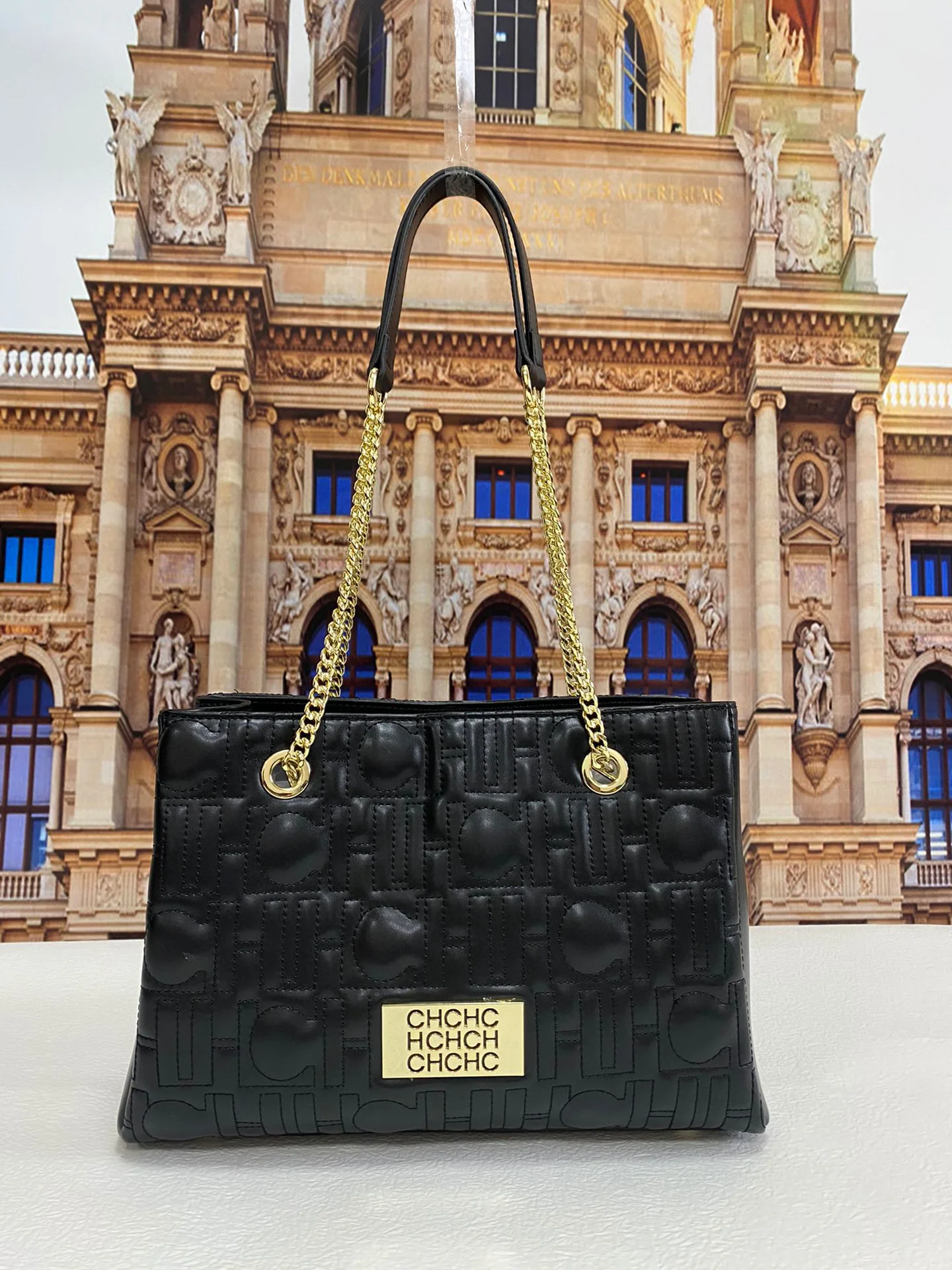 CILMI HARVILL CHHC Lady 2022 New Messenger Shoulder Bag Portable Metal Zipper Sewing Logo Design Brand High Quality Leather
CILMI HARVILL CHHC Lady 2022 New Messenger Shoulder Bag Portable Metal Zipper Sewing Logo Design Brand High Quality Leather