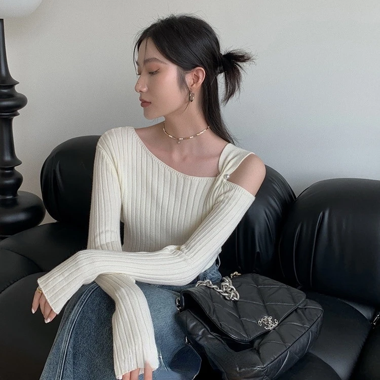 Spring Autumn French Off-the-shoulder Pearl Long-sleeved Pit Strip Sweater Design Slim Tops
Spring Autumn French Off-the-shoulder Pearl Long-sleeved Pit Strip Sweater Design Slim Tops