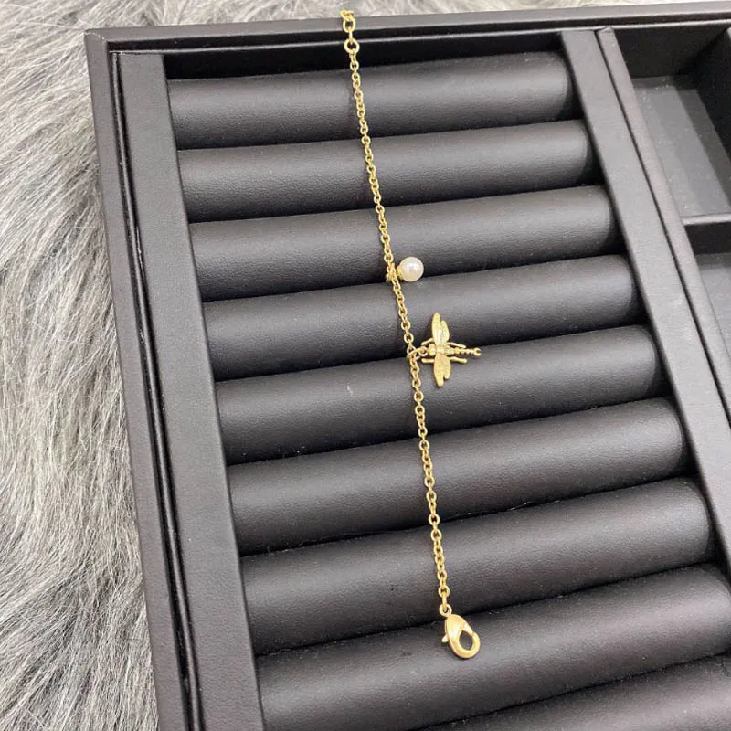 Donia Jewelry European and American fashion Dragonfly titanium steel micro inset AAA zircon bracelet necklace Luxury set
Donia Jewelry European and American fashion Dragonfly titanium steel micro inset AAA zircon bracelet necklace Luxury set