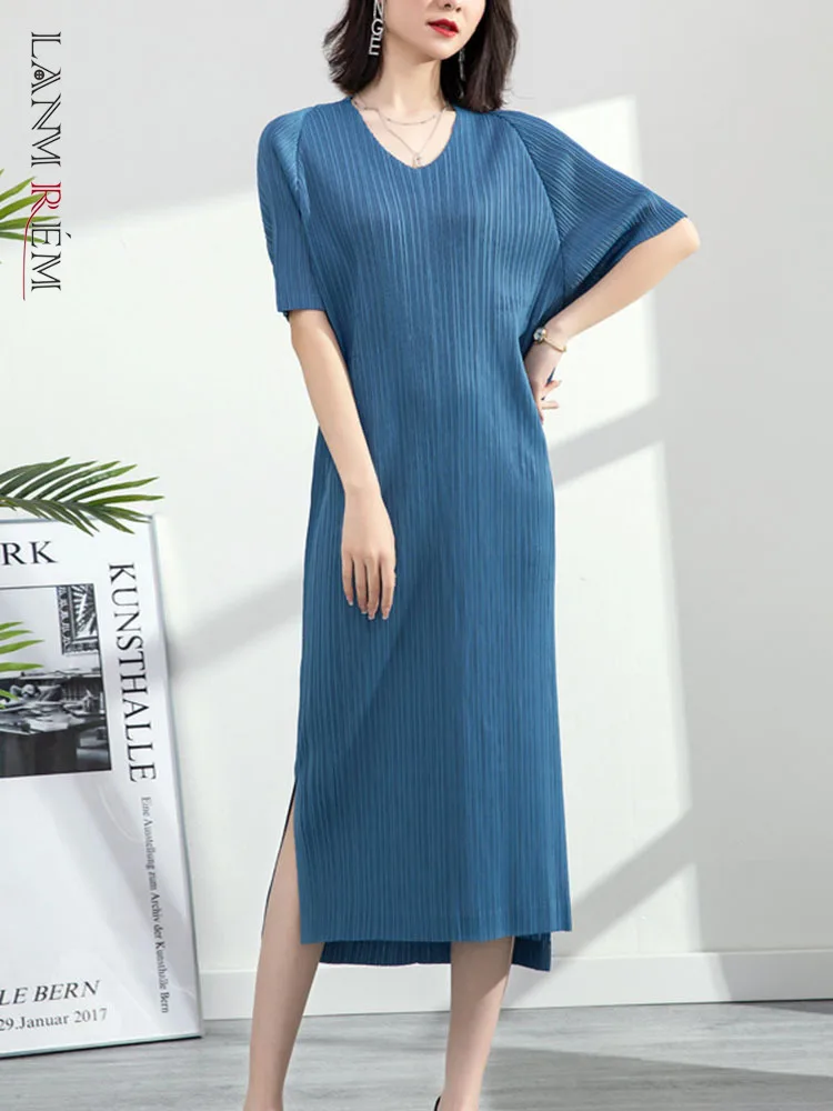 LANMREM Elegant Pleated Solid Color Women Loose V-neck Short Sleeve Split Pullover Fashion 2022 Summer Female Clothing 2I425
LANMREM Elegant Pleated Solid Color Women Loose V-neck Short Sleeve Split Pullover Fashion 2022 Summer Female Clothing 2I425