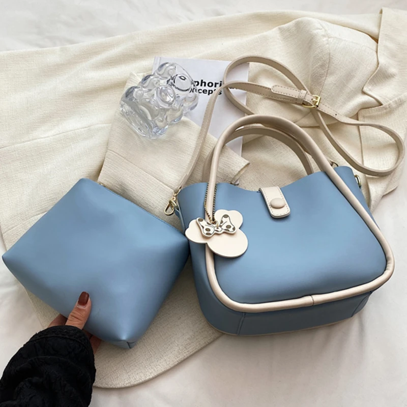 Fashion Women's Crossbody Bag High Quality Cartoon Commuter Handbag Large Capacity Casual Versatile Shoulder Bag
Fashion Women's Crossbody Bag High Quality Cartoon Commuter Handbag Large Capacity Casual Versatile Shoulder Bag