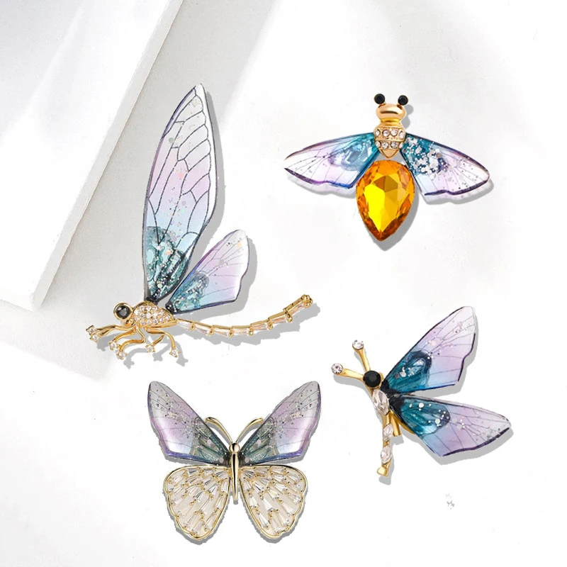 

Fashion Dragonfly Butterfly Brooches Crystal Rhinestone Transparent Color Wings Pin Women Clothing Accessories Jewelry Gift