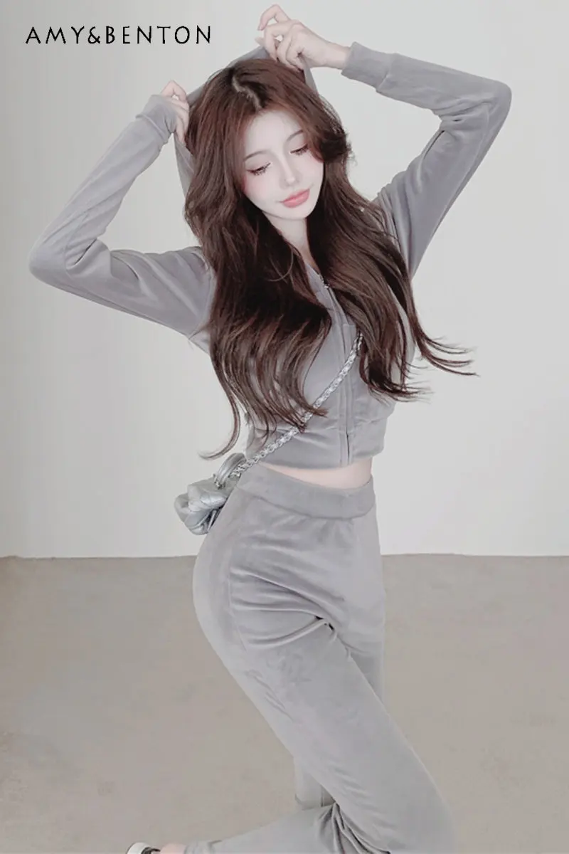 Осенне-зимняя бархатная укороченная толстовка, однотонное пальто с длинным рукавом, повседневные спортивные свободные брюки, костюм из двух предметов для женщин 
Осенне-зимняя бархатная укороченная толстовка, однотонное пальто с длинным рукавом, повседневные спортивные свободные брюки, костюм из двух предметов для женщин