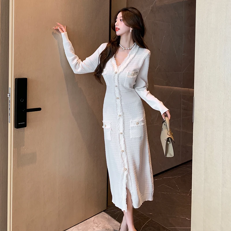 2023 Vintage Tassel Knitting V-Neck Bodycon Midi Dress Korean Fashion Elegant Office Lady Buttons Long Dresses for Women Autumn
2023 Vintage Tassel Knitting V-Neck Bodycon Midi Dress Korean Fashion Elegant Office Lady Buttons Long Dresses for Women Autumn