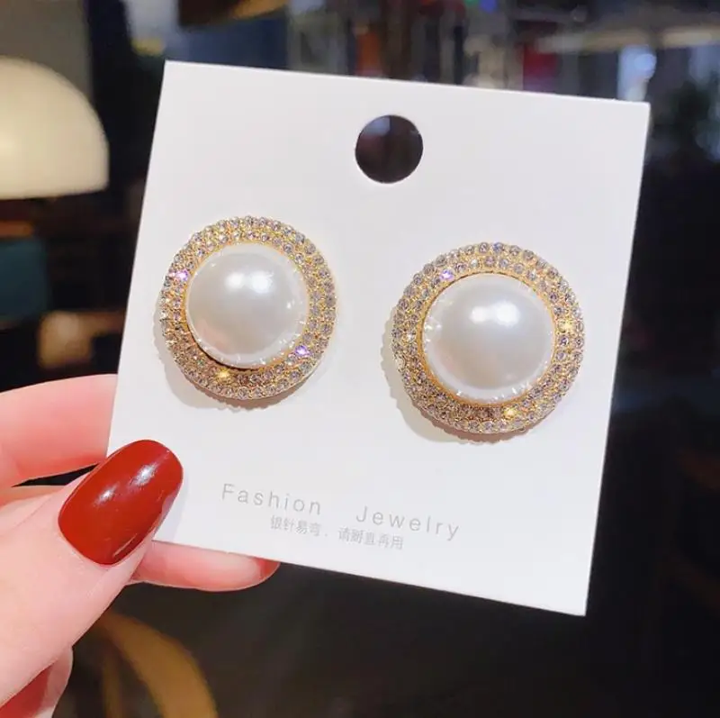 Elegant Fashion Minimalist Summer Highend Exaggerated Artificial Pearl Zircon Stud Earrings for Women Engagement Wedding Jewelry
Elegant Fashion Minimalist Summer Highend Exaggerated Artificial Pearl Zircon Stud Earrings for Women Engagement Wedding Jewelry