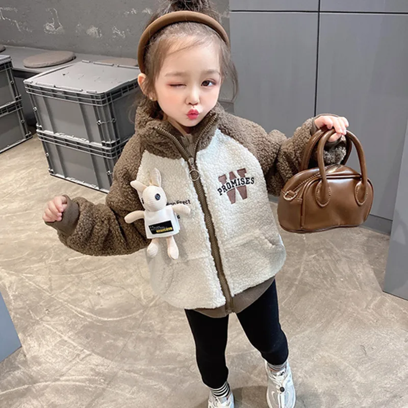 Girls Coat Jacket Cotton Outwear 2022 Letters Warm Thicken Velvet Winter Snowsuit Windproof Children's Clothing
Girls Coat Jacket Cotton Outwear 2022 Letters Warm Thicken Velvet Winter Snowsuit Windproof Children's Clothing