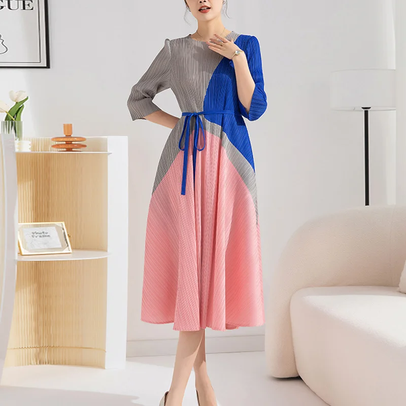 Dress for Women 2022 Spring and Autumn Loose fashion Miyake Pleated Round Neck Tied Waist Slimming 3/4 Sleeves Large Swing dress
Dress for Women 2022 Spring and Autumn Loose fashion Miyake Pleated Round Neck Tied Waist Slimming 3/4 Sleeves Large Swing dress