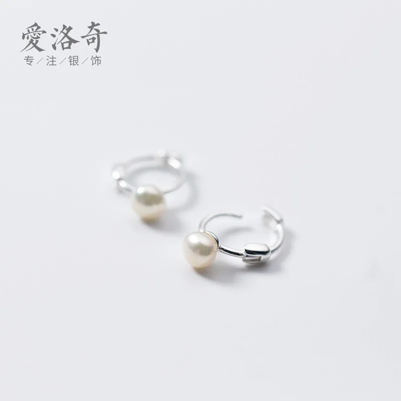 Ear Clip Women's Simple Pearl Short Ear Drops Trendy Ear Bone Stud Ear Rings
Ear Clip Women's Simple Pearl Short Ear Drops Trendy Ear Bone Stud Ear Rings