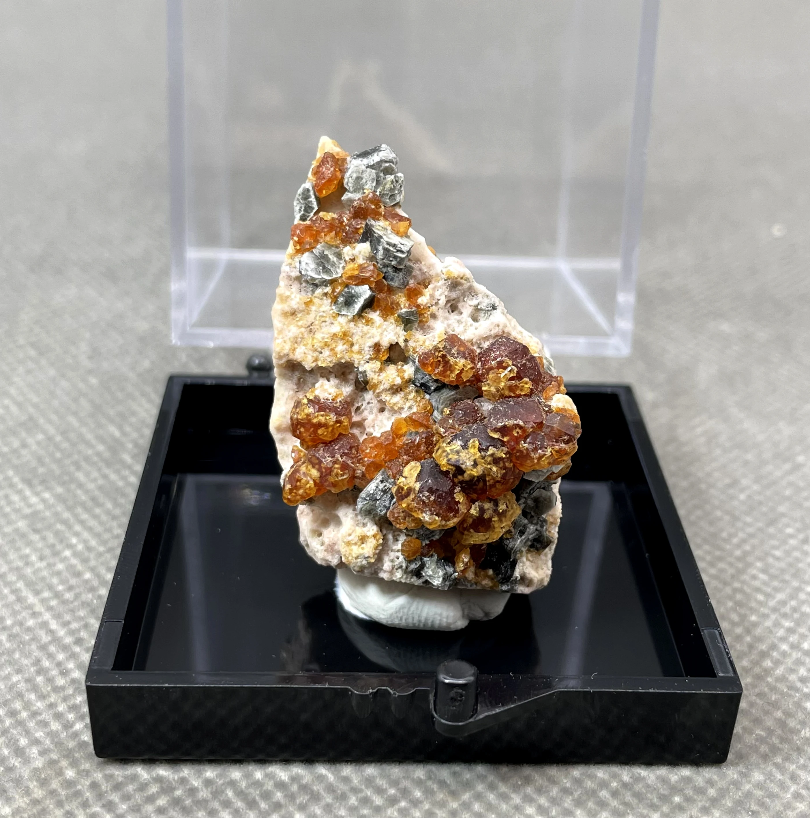 NEW! 100% natural Garnet mineral specimen stones and crystals healing crystals quartz (box size 5.2 cm)
NEW! 100% natural Garnet mineral specimen stones and crystals healing crystals quartz (box size 5.2 cm)