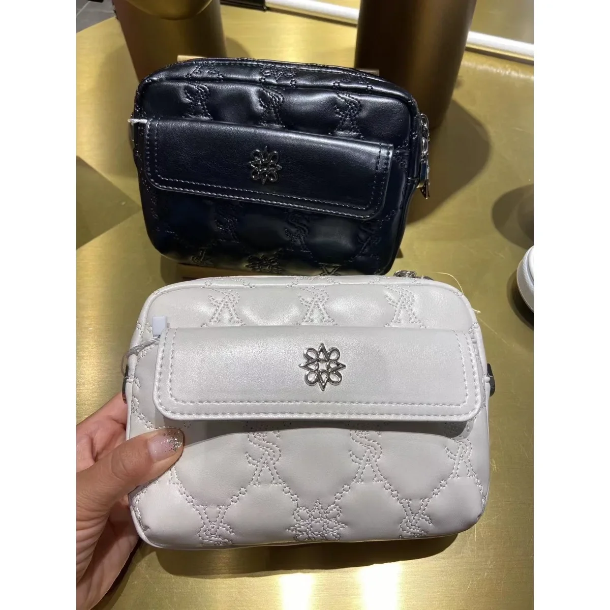 23 Golf Shoulder Bag Autumn New Women's Bag Wild Miscellaneous Goods Bag Mobile Phone Storage Bag Sports Daily Handbag 골프 가방
23 Golf Shoulder Bag Autumn New Women's Bag Wild Miscellaneous Goods Bag Mobile Phone Storage Bag Sports Daily Handbag 골프 가방
