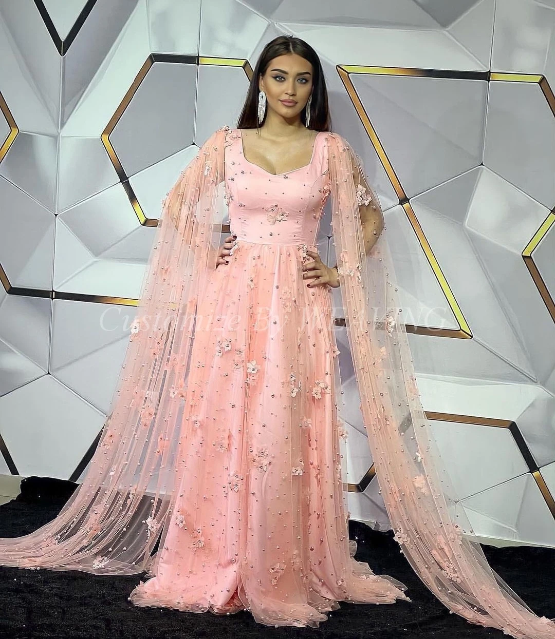 Pink Beadings Tulle Prom Dresses A-Line V Neck Floor Length Saudi Arabic Women Evening Gowns Formal Party Dress
Pink Beadings Tulle Prom Dresses A-Line V Neck Floor Length Saudi Arabic Women Evening Gowns Formal Party Dress