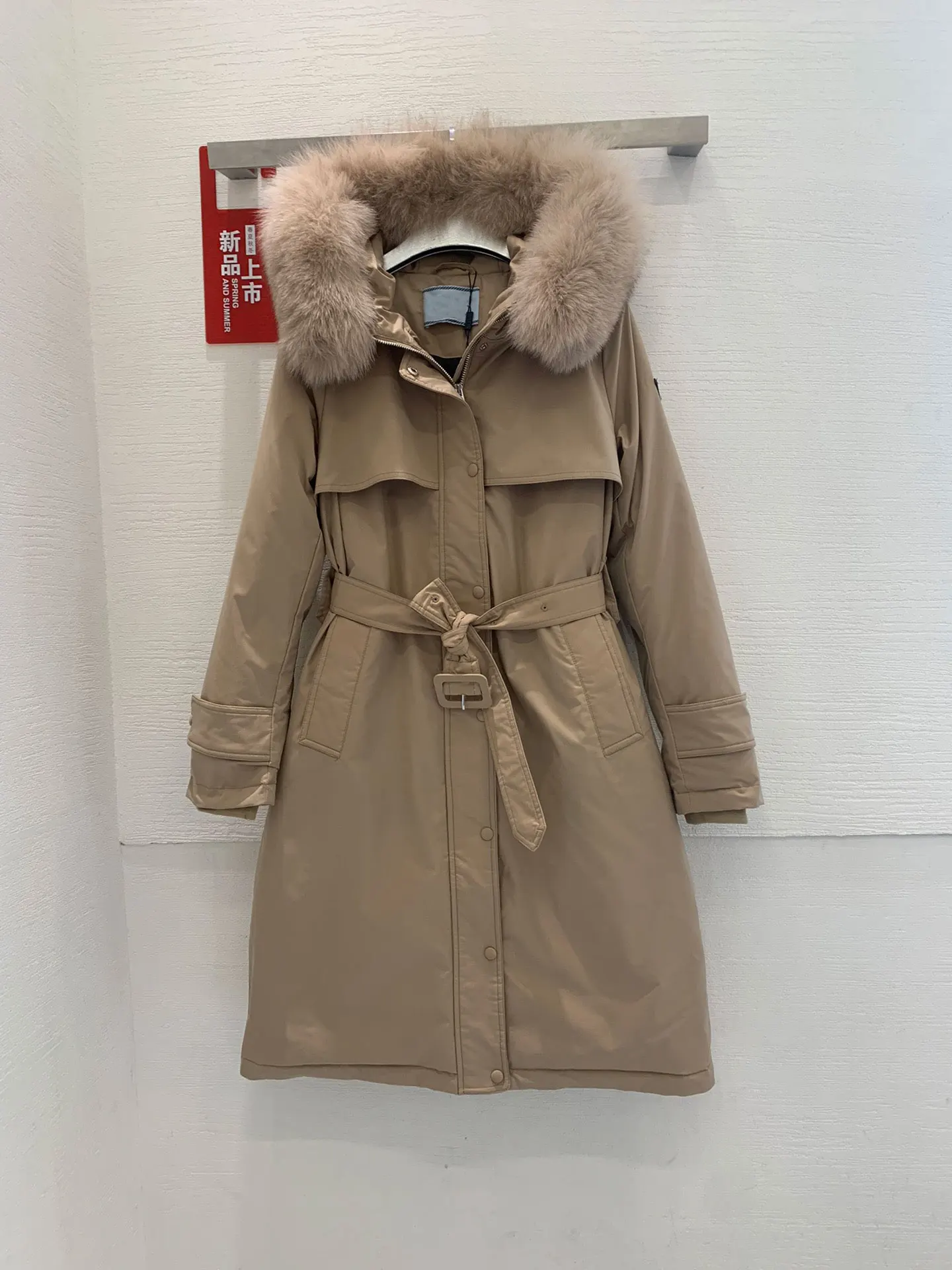 New long Coats and Jackets for Women Women's Winter Real fox collar Coat Parka Women's Hooded Coats on Offer With Free Shipping
New long Coats and Jackets for Women Women's Winter Real fox collar Coat Parka Women's Hooded Coats on Offer With Free Shipping