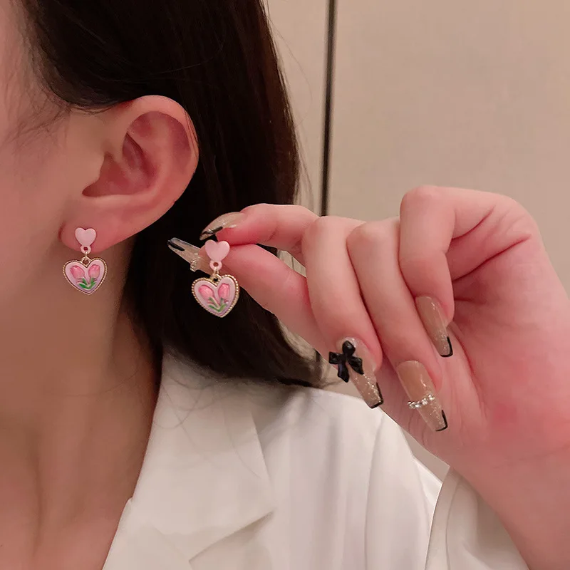 Cute Pink Tulip Flower Heart Earrings Exquisite Valentine's Day Stud Earrings for Women Girl Fashion Aesthetic Jewelry Gifts
Cute Pink Tulip Flower Heart Earrings Exquisite Valentine's Day Stud Earrings for Women Girl Fashion Aesthetic Jewelry Gifts