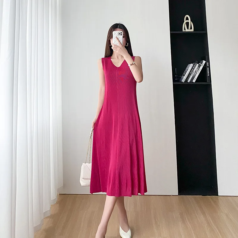 Miyake Style Pleated Dress Women 2023 Summer New Solid Color and V-neck Sleeveless Slim Slimming Temperament Mid-Length Dress
Miyake Style Pleated Dress Women 2023 Summer New Solid Color and V-neck Sleeveless Slim Slimming Temperament Mid-Length Dress