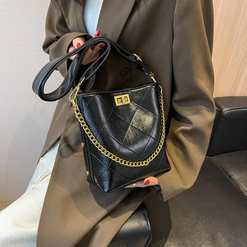 Textured Bucket Bag 2022 Autumn Winter Women Solid Color Ringer Chain Bag Korean Fashion Lock One Shoulder Cross-body Casual Bag
Textured Bucket Bag 2022 Autumn Winter Women Solid Color Ringer Chain Bag Korean Fashion Lock One Shoulder Cross-body Casual Bag
