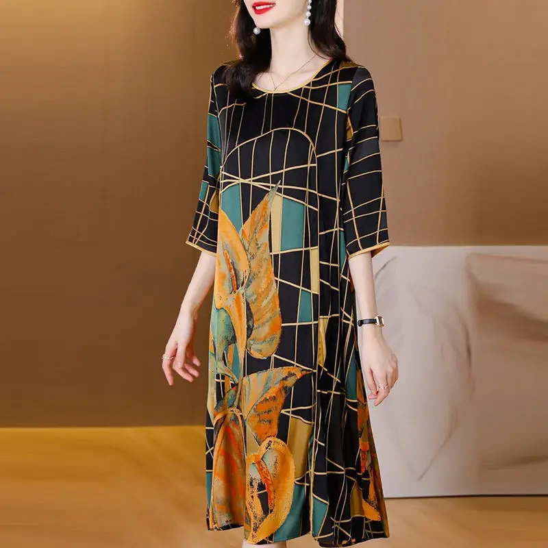 Casual o neck half sleeve printing dress female 2022 summer new high -end luxurious lady loose temperament skirt clothing tops
Casual o neck half sleeve printing dress female 2022 summer new high -end luxurious lady loose temperament skirt clothing tops