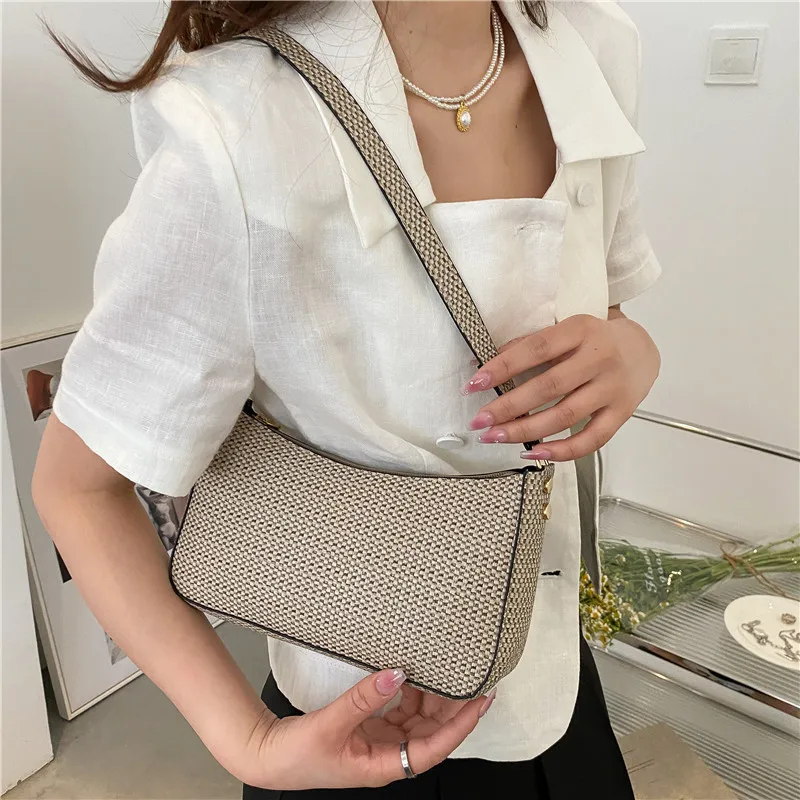 Retro Weave Soft Fashion Shoulder Bag Crossbody Bag for Women New 2022 Trend Purse Ladies Female Luxury Designer Handbags
Retro Weave Soft Fashion Shoulder Bag Crossbody Bag for Women New 2022 Trend Purse Ladies Female Luxury Designer Handbags