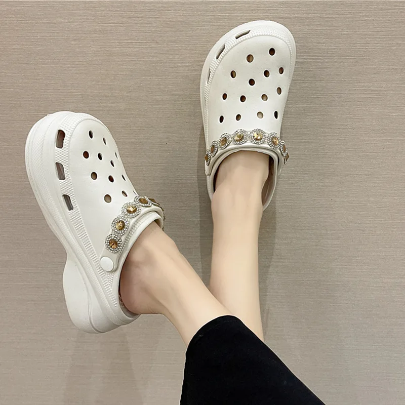 2022 Fashion Summer Hollow Out Crocs Women Shoes Cute Cartoon Breathable Non-slip Garden Beach Outside Luxury Ladies Slippers 
2022 Fashion Summer Hollow Out Crocs Women Shoes Cute Cartoon Breathable Non-slip Garden Beach Outside Luxury Ladies Slippers