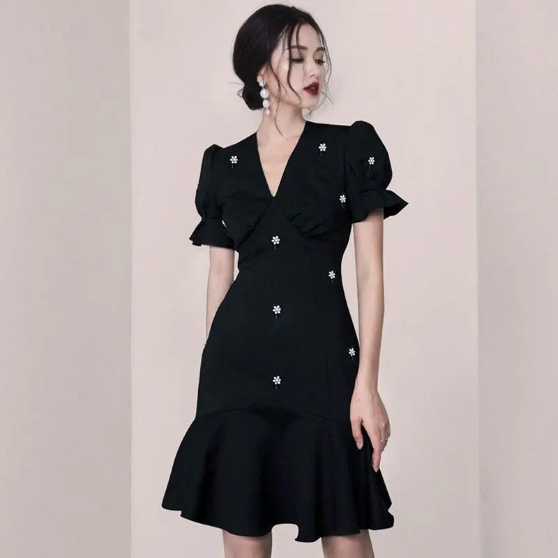 Minimalist Fit Black Skirt Color Dress With Beaded Design Fashion Summer New Short Sleeve Fishtail Skirt
Minimalist Fit Black Skirt Color Dress With Beaded Design Fashion Summer New Short Sleeve Fishtail Skirt