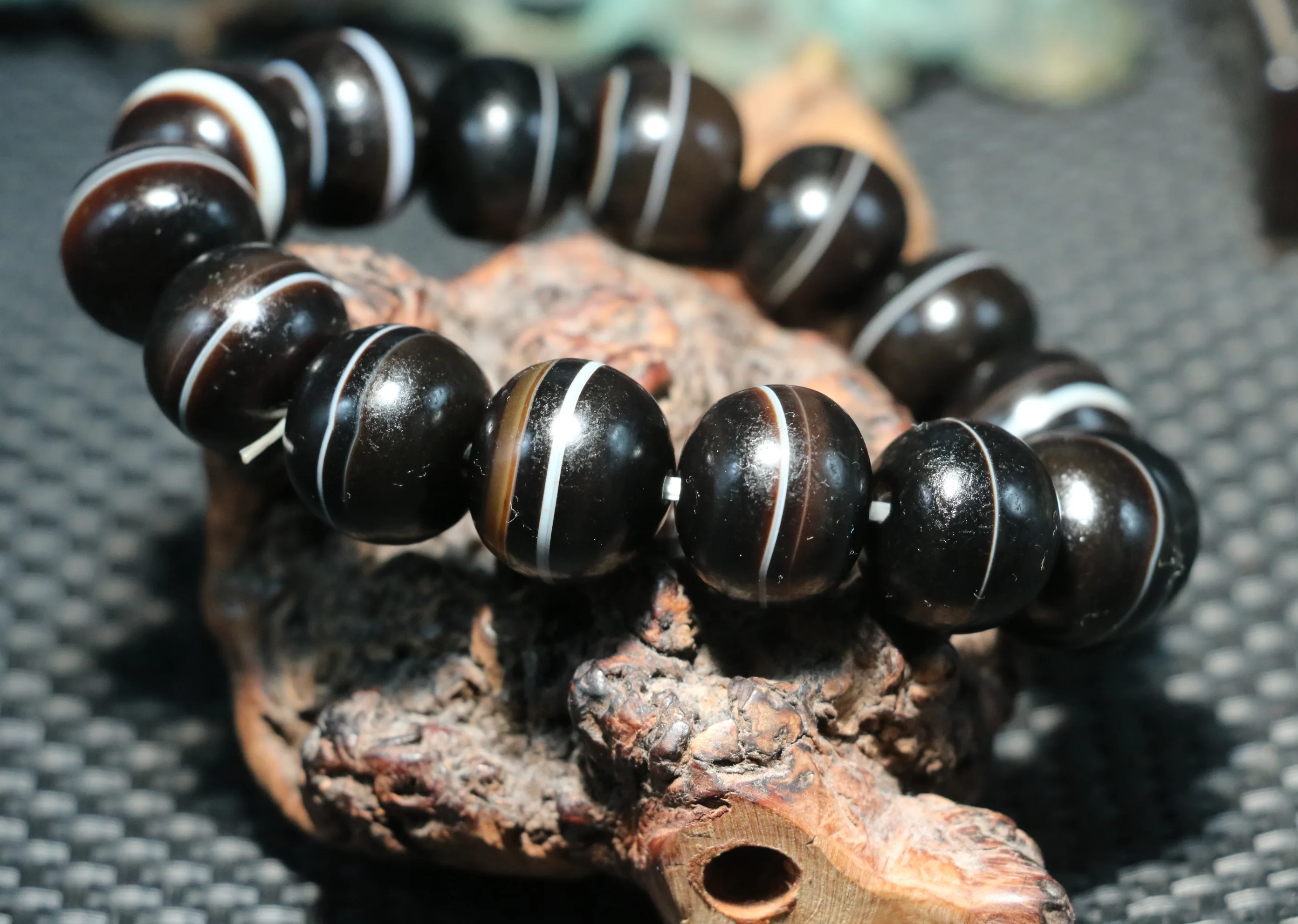 LKbrother талисман, энергия сокровищ, тибетский Топ, Старый Агат, натуральные линии шелкопряда, богатые Abacus бусины дзи, браслет UPD230727K02
LKbrother талисман, энергия сокровищ, тибетский Топ, Старый Агат, натуральные линии шелкопряда, богатые Abacus бусины дзи, браслет UPD230727K02