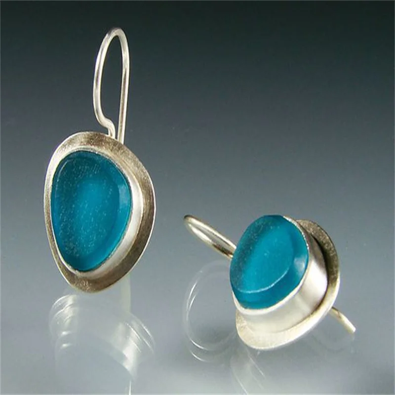 European and American Fashion Sea Gemstone Earrings Retro Turquoise Glossy Earrings Fashionable Temperament Bohemian Ear Jewelry
European and American Fashion Sea Gemstone Earrings Retro Turquoise Glossy Earrings Fashionable Temperament Bohemian Ear Jewelry