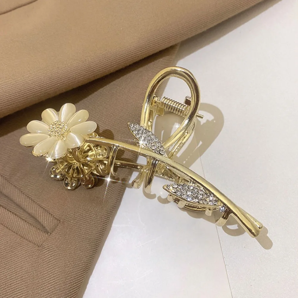 2022 Women Elegant Gold Hollow Geometric Metal Hair Claw Vintage Hair Clips Headband Daisy Hairpin Fashion Hair Accessories
2022 Women Elegant Gold Hollow Geometric Metal Hair Claw Vintage Hair Clips Headband Daisy Hairpin Fashion Hair Accessories