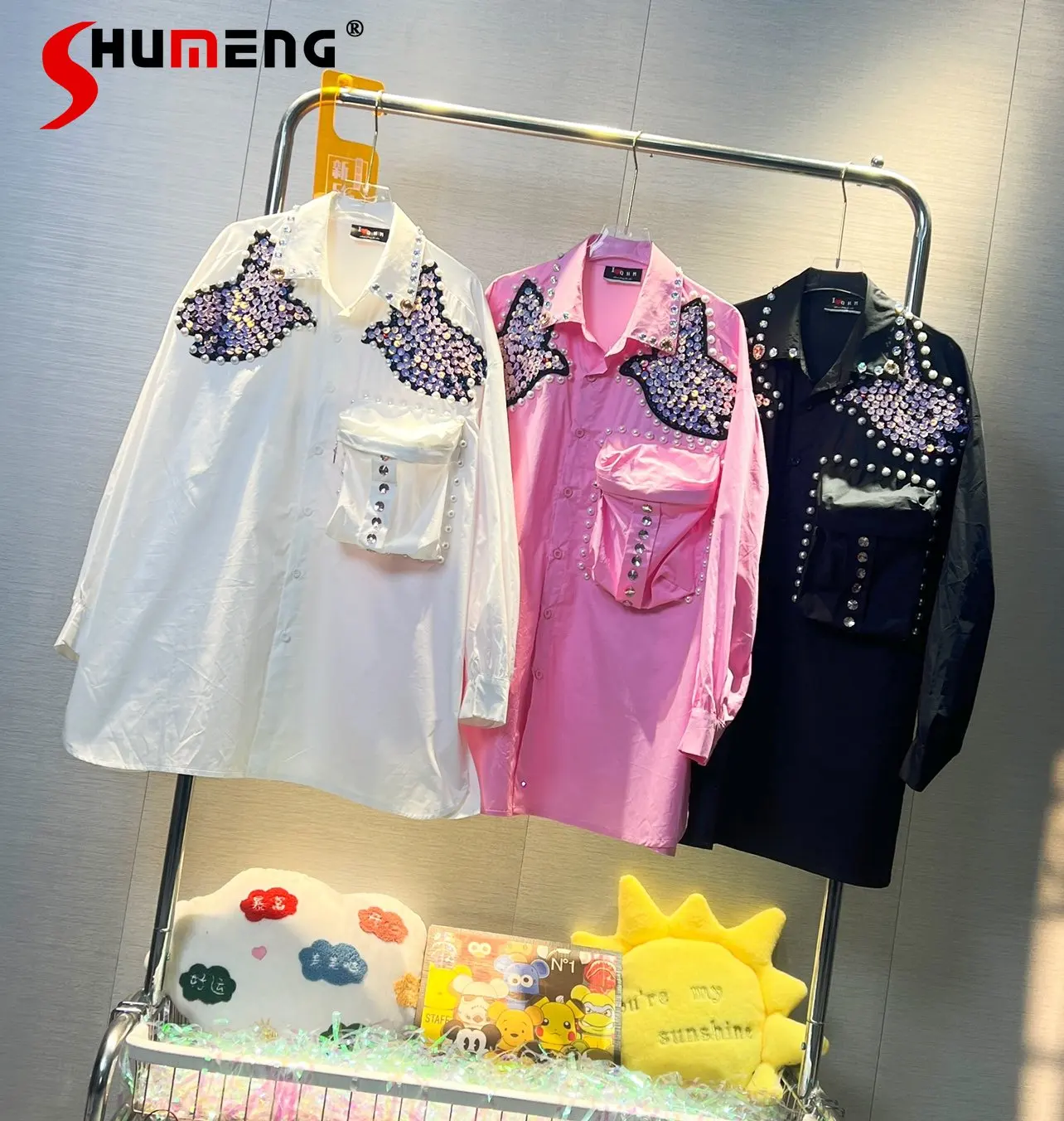 Women's 2023 Summer New Western Style Beaded Sequins Stand Collar Shirt Ladies Fashion Elegant Loose Mid-Length Blouses Top
Women's 2023 Summer New Western Style Beaded Sequins Stand Collar Shirt Ladies Fashion Elegant Loose Mid-Length Blouses Top