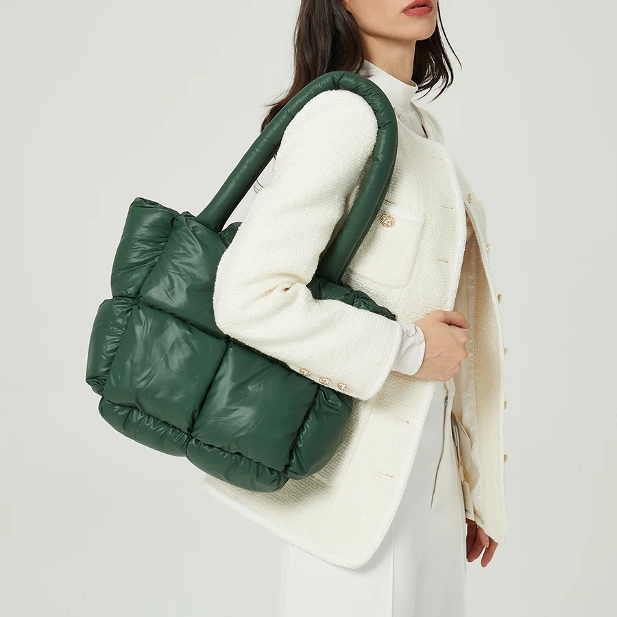 Fashion Large Tote Padded Handbags Designer Quilted Women Shoulder Bags Luxury Nylon Down Cotton Crossbody Bag Winter Purse 2022
Fashion Large Tote Padded Handbags Designer Quilted Women Shoulder Bags Luxury Nylon Down Cotton Crossbody Bag Winter Purse 2022