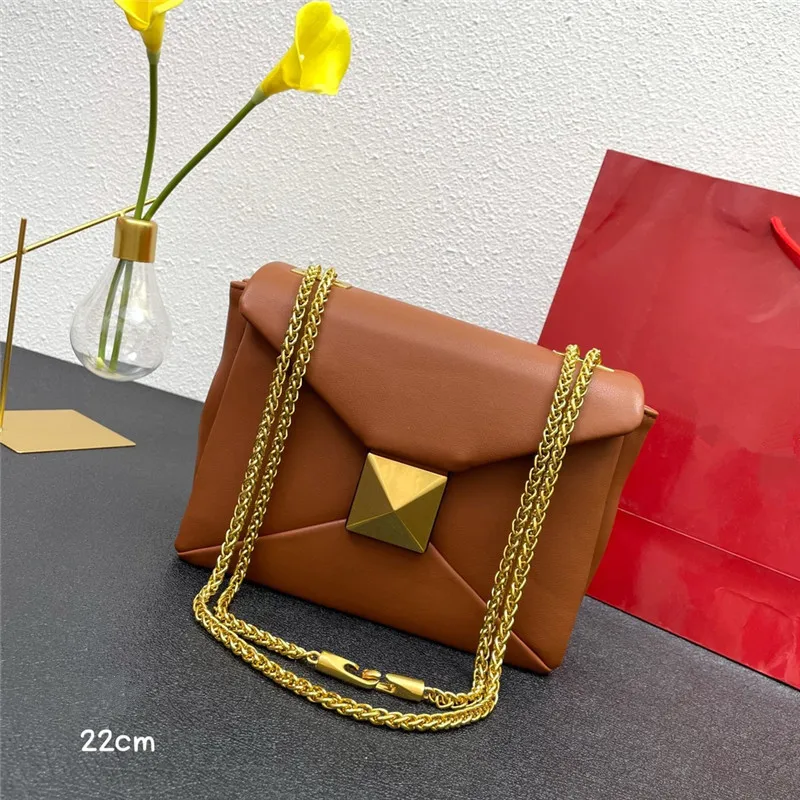 

2023 New Large Rivet Chain Small Square Bag Fashion Shoulder Large Capacity Hand-held Diagonal Bag Top Brand Luxury Women's Bags