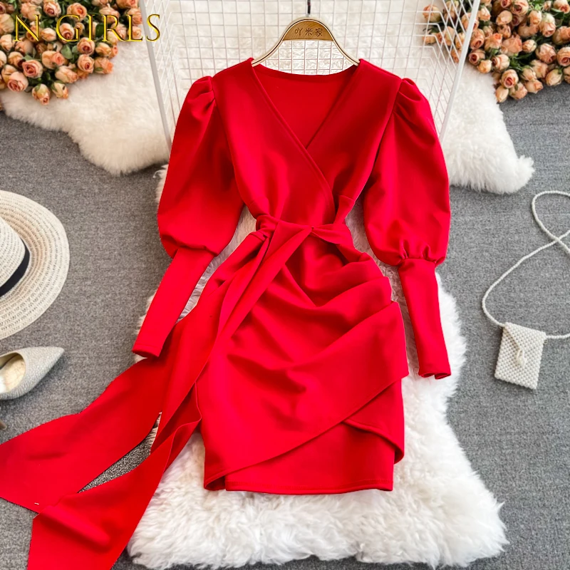 N GIRLS2022 V-neck Puff Long Sleeve Red Short Robe Female Temperament Bandage Slim Waist Woman Dress Autumn New Ladies Vestido
N GIRLS2022 V-neck Puff Long Sleeve Red Short Robe Female Temperament Bandage Slim Waist Woman Dress Autumn New Ladies Vestido