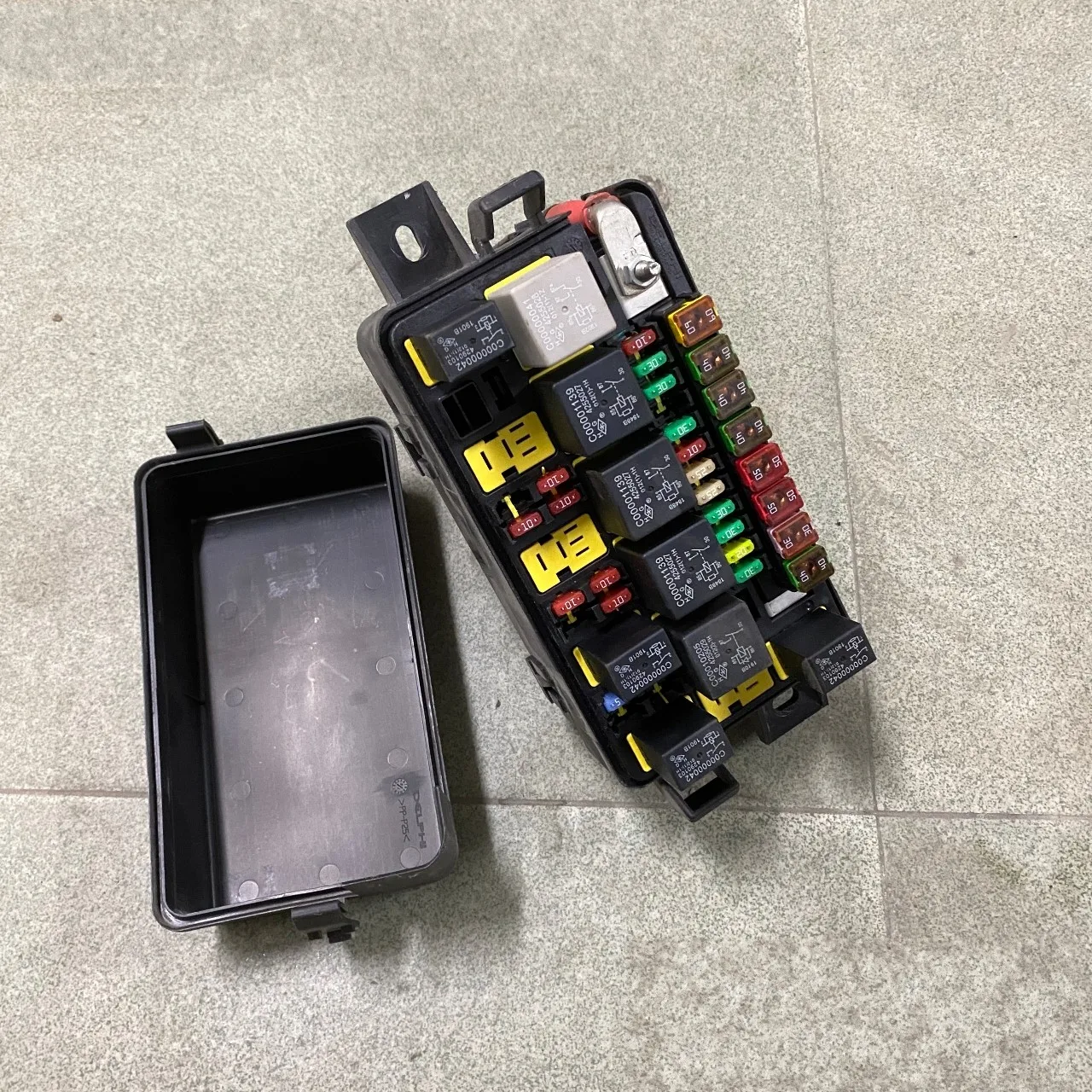 ARCTIC Car Original Dismount fuse box outdoor fuse box assembly auto parts for SAIC MAXUS V80 D60 D90 G50
ARCTIC Car Original Dismount fuse box outdoor fuse box assembly auto parts for SAIC MAXUS V80 D60 D90 G50