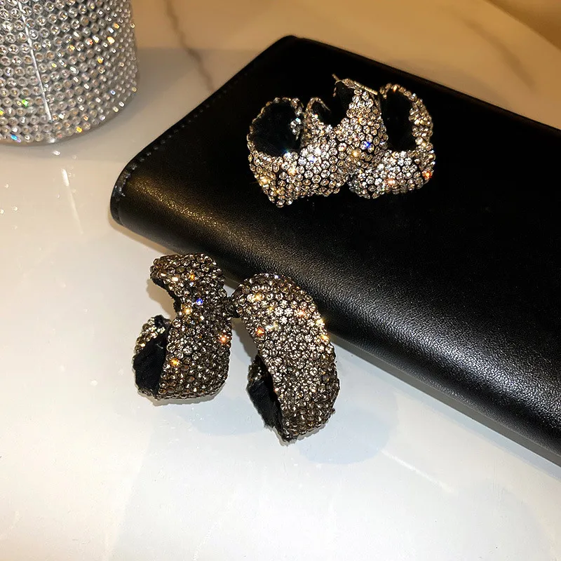FYUAN White Black Full Rhinestones Hoop Earrings Velvet Cloth Geometric Earrings for Women Statement Jewelry
FYUAN White Black Full Rhinestones Hoop Earrings Velvet Cloth Geometric Earrings for Women Statement Jewelry