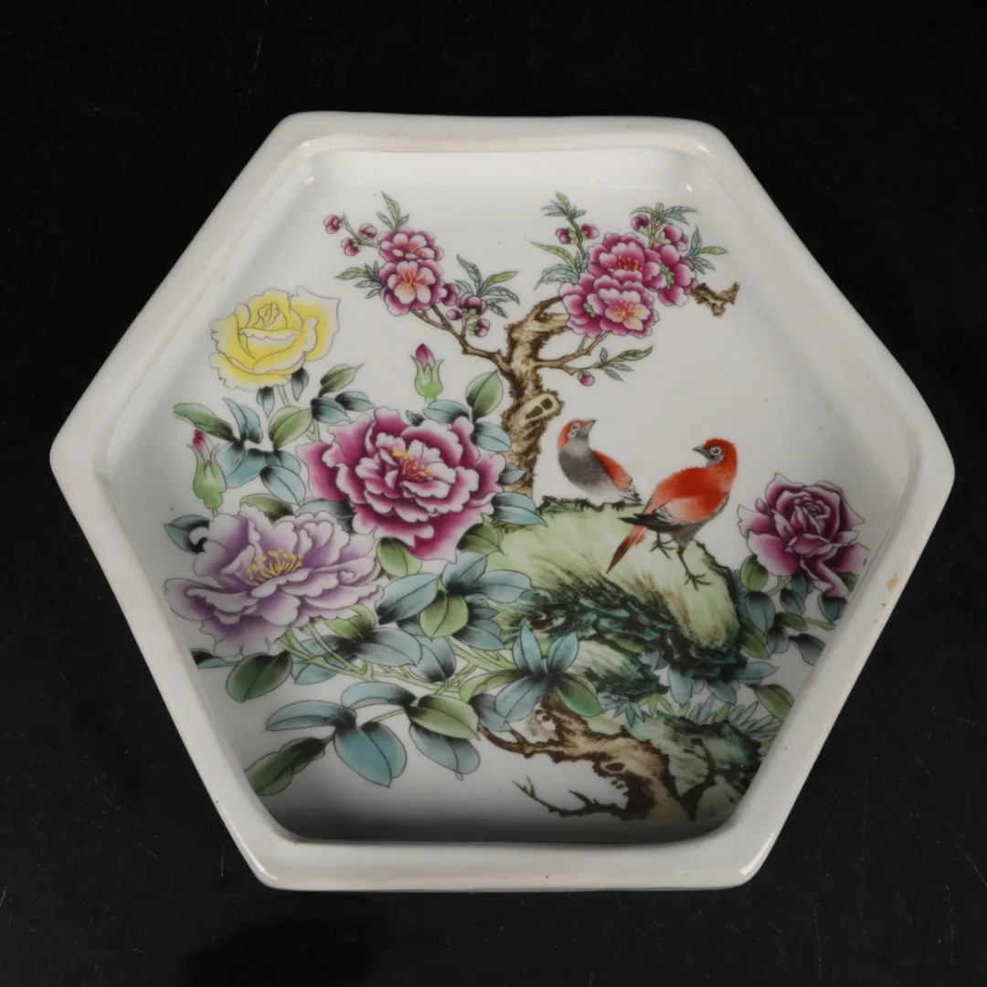 Jingdezhen Pink Peony Flower and Bird Pattern Hexagonal Tea Plate Antique Porcelain Decoration
Jingdezhen Pink Peony Flower and Bird Pattern Hexagonal Tea Plate Antique Porcelain Decoration