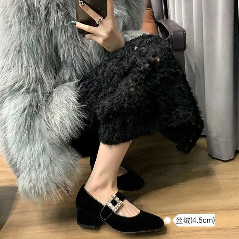 Туфли женские однотонные бархатные, повседневные велюровые туфли-лодочки на высоком каблуке, с жемчужной пряжкой, красные синие офисные ве...
Туфли женские однотонные бархатные, повседневные велюровые туфли-лодочки на высоком каблуке, с жемчужной пряжкой, красные синие офисные ве...