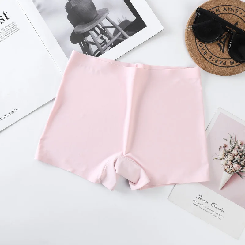 No Trace A Piece Of Ice Silk Waist Solid Color Cotton Breathable Large Size Ladies Flat Leg Underwear Women Boxer Angle Safety
No Trace A Piece Of Ice Silk Waist Solid Color Cotton Breathable Large Size Ladies Flat Leg Underwear Women Boxer Angle Safety