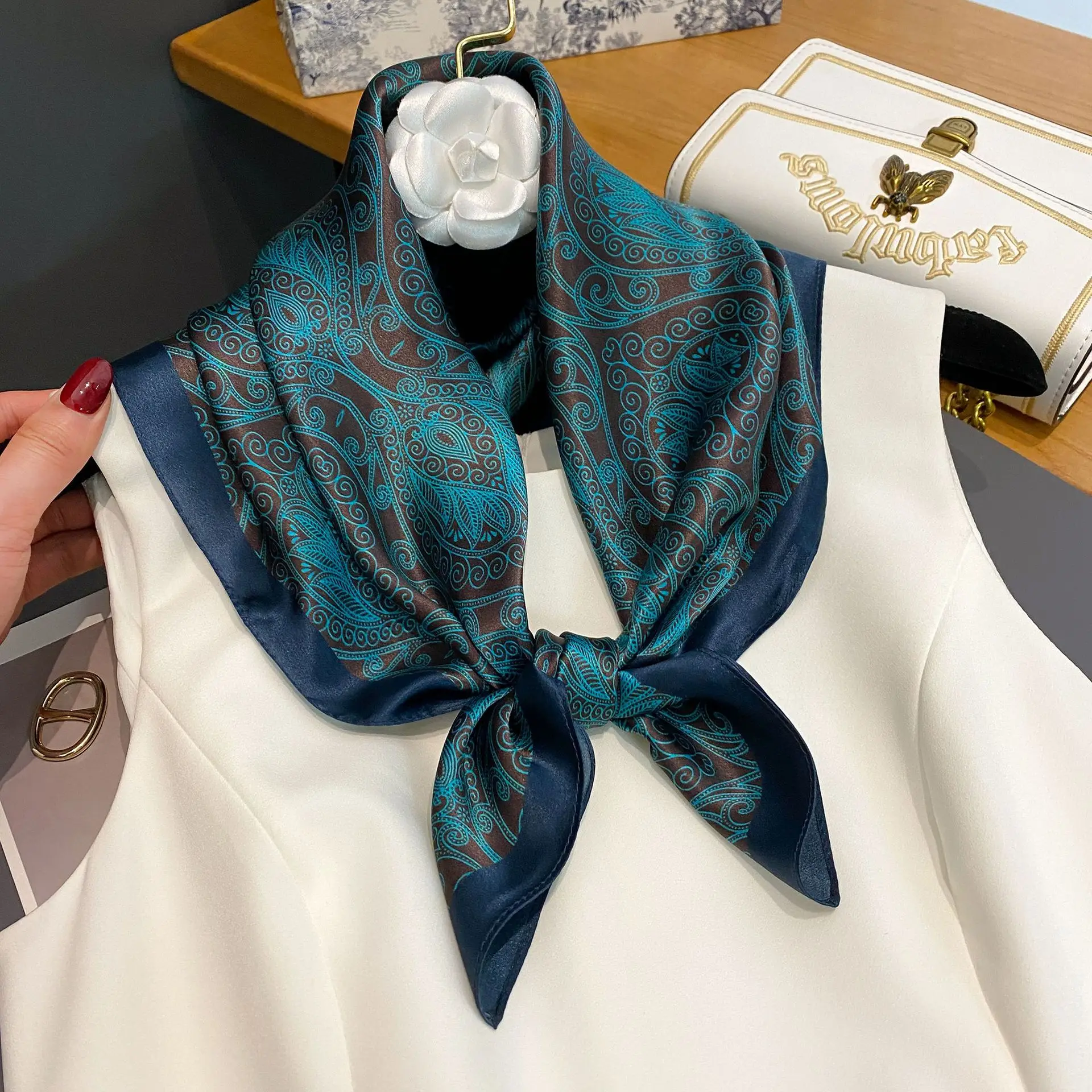 Fashion 2022 Silk Scarf Women Handkerchief 100% Pure Silk Scarves Luxury Brand Summer Beach Shawls Wraps Foulard Free Shipping
Fashion 2022 Silk Scarf Women Handkerchief 100% Pure Silk Scarves Luxury Brand Summer Beach Shawls Wraps Foulard Free Shipping