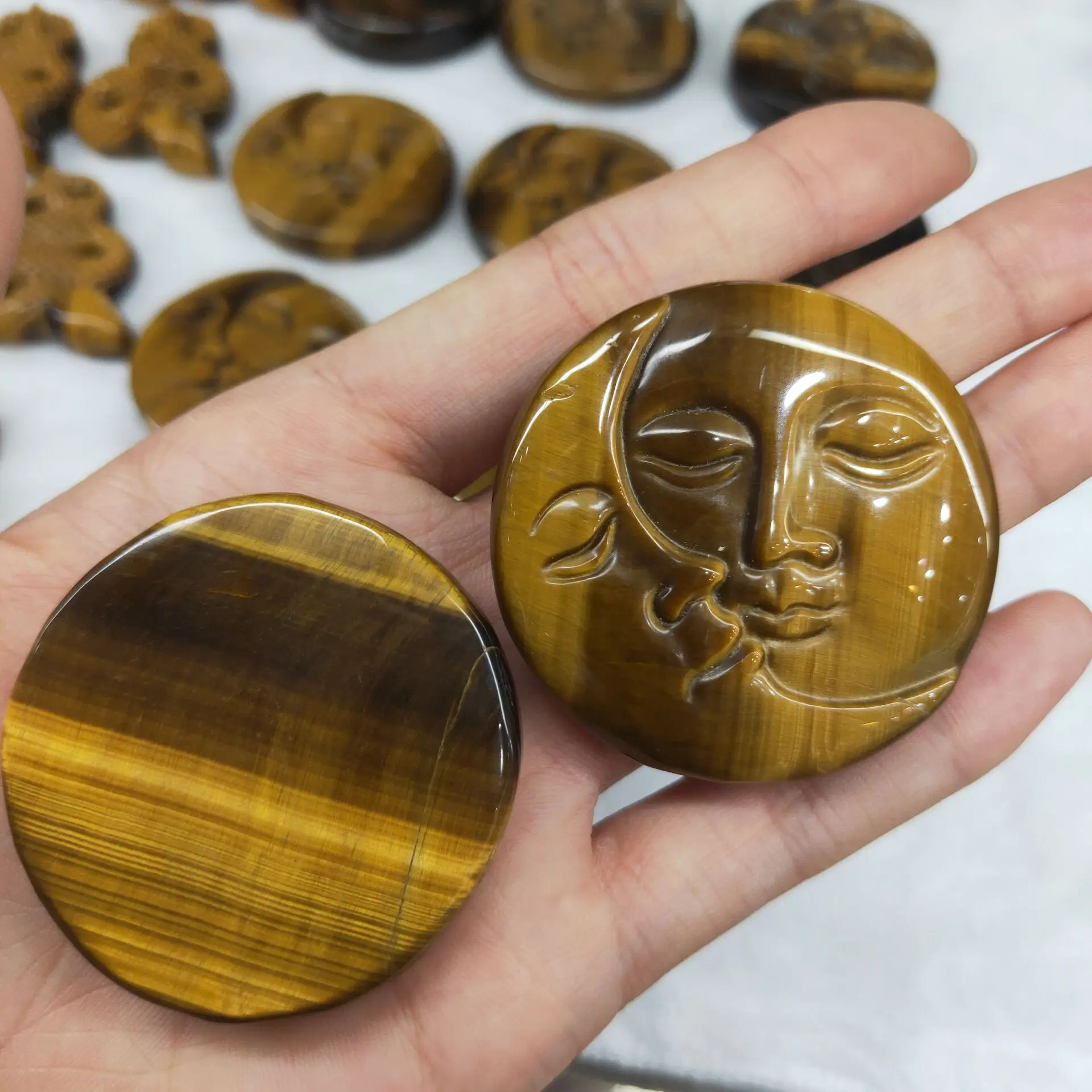 1pcs Natural Crystal Quartz Healing tiger's-eye Stone Carving Sun And Moon Face Statue For Home Decor Stone Craft
1pcs Natural Crystal Quartz Healing tiger's-eye Stone Carving Sun And Moon Face Statue For Home Decor Stone Craft