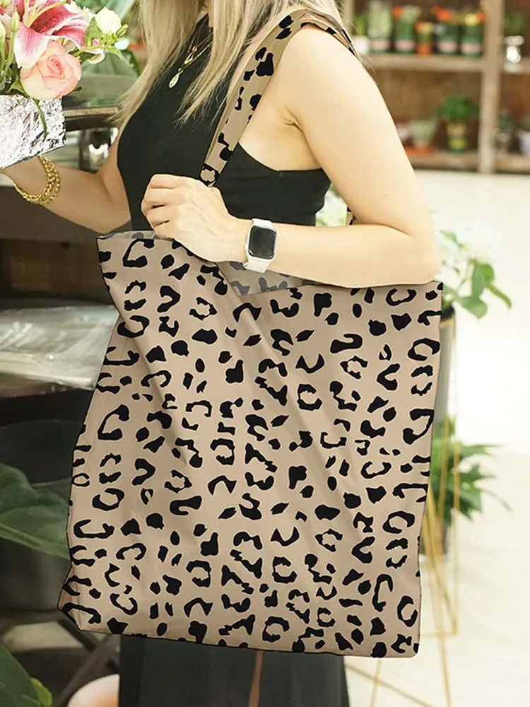Fashion Leopard Tote Bags Women Vintage Versatile Shoulder Bag Female Large Capacity Portable Eco Friendly Shopping Handbags
Fashion Leopard Tote Bags Women Vintage Versatile Shoulder Bag Female Large Capacity Portable Eco Friendly Shopping Handbags