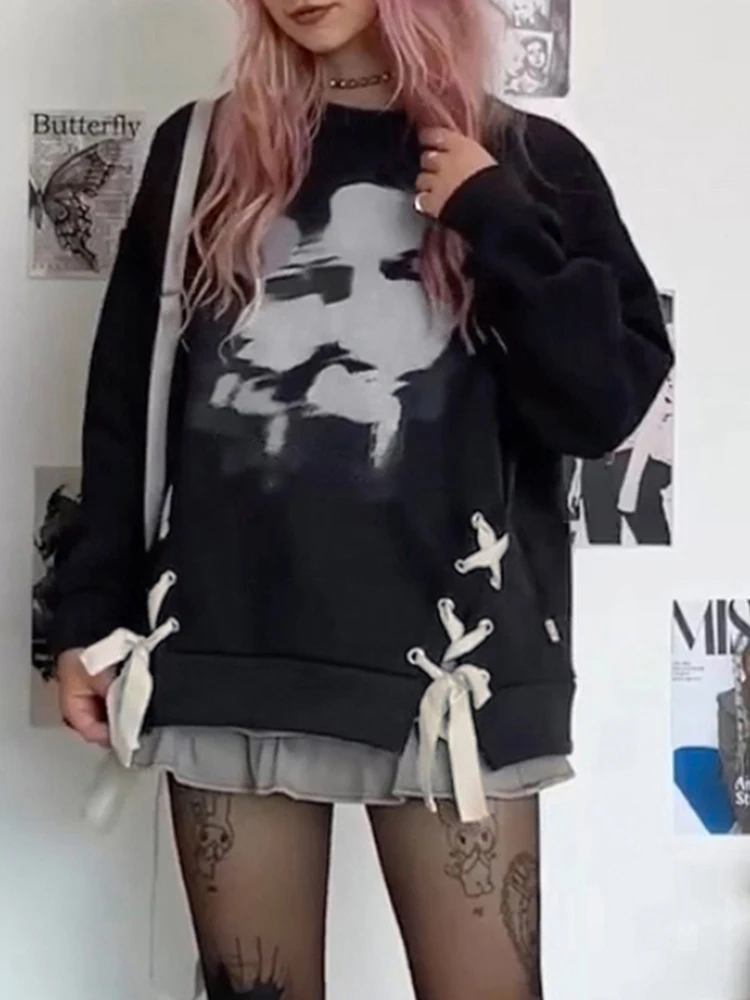 Rapcopter y2k Printed Sweatshirts Tie Up Punk Grunge Pullovers Women Vintage Loose Korean Black Gothic Jumpers Casual Streetwear 
Rapcopter y2k Printed Sweatshirts Tie Up Punk Grunge Pullovers Women Vintage Loose Korean Black Gothic Jumpers Casual Streetwear