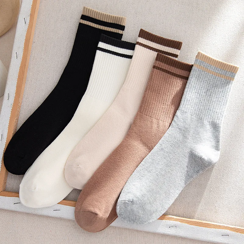 Женские носки осень-зима хлопковые чулки Luo Kou полосатые черно-белые чулки одежда ins трендовые чулки знаменитостей 
Женские носки осень-зима хлопковые чулки Luo Kou полосатые черно-белые чулки одежда ins трендовые чулки знаменитостей