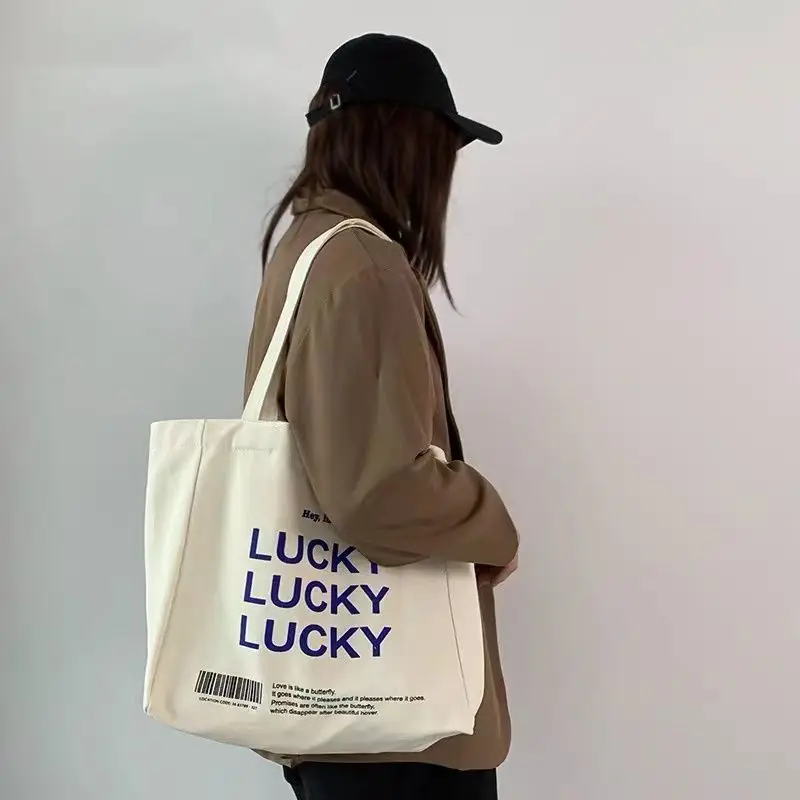 Новинка 2022, женская сумка, Холщовая Сумка-тоут с надписью LUCKY, модная повседневная мягкая сумка на плечо с застежкой, сумки, стильная сумка бо...
Новинка 2022, женская сумка, Холщовая Сумка-тоут с надписью LUCKY, модная повседневная мягкая сумка на плечо с застежкой, сумки, стильная сумка бо...