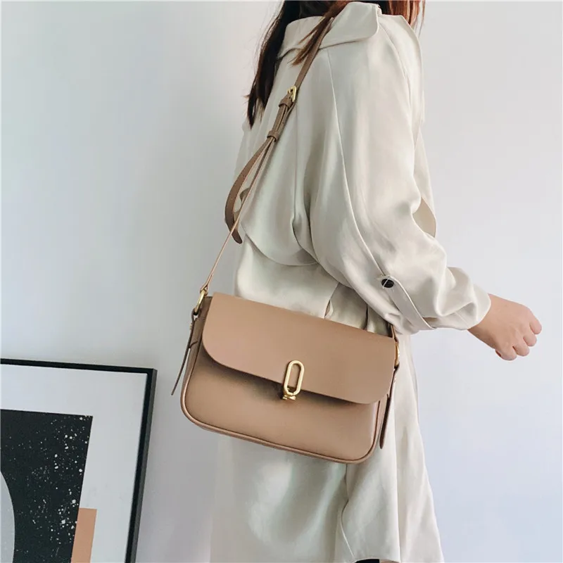 2022 New European and American Retro Armpit Messenger Korean Female Bag Ring Buckle Small Square Bag
2022 New European and American Retro Armpit Messenger Korean Female Bag Ring Buckle Small Square Bag