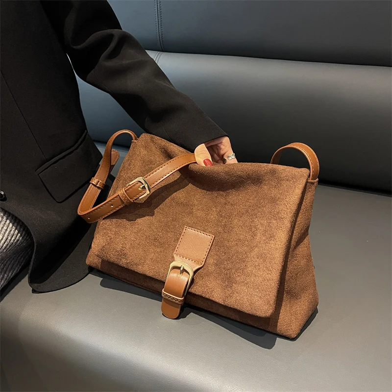 New Autumn And Winter Retro Texture Matte Large-Capacity All-Match Western-Style High-Quality Women Shoulder Tote Crossbody Bag
New Autumn And Winter Retro Texture Matte Large-Capacity All-Match Western-Style High-Quality Women Shoulder Tote Crossbody Bag