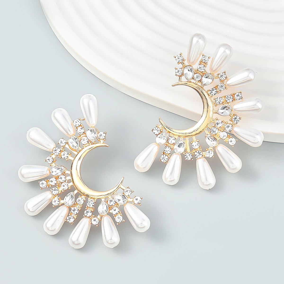 New Fashion Trend Rhinestone Dangle Faux Pearl Earrings ForWomen'Dinner Wedding Accessories Statement Earrings Accessories
New Fashion Trend Rhinestone Dangle Faux Pearl Earrings ForWomen'Dinner Wedding Accessories Statement Earrings Accessories