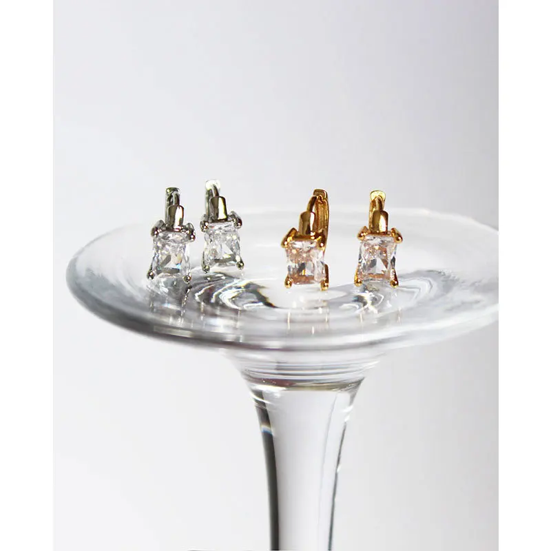 Роскошные женские серьги в простом стиле, квадратные циркониевые серьги Aros, очаровательные свадебные винтажные корейские модные украшения...
Роскошные женские серьги в простом стиле, квадратные циркониевые серьги Aros, очаровательные свадебные винтажные корейские модные украшения...