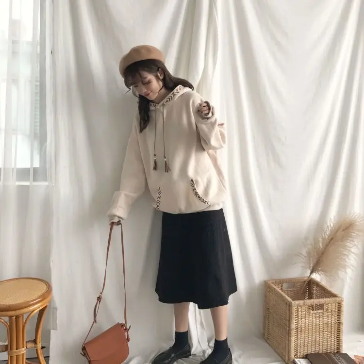 Coat women's tops autumn and winter new hooded sweater plus velvet women's design sense new Hong Kong style loose and thick 
Coat women's tops autumn and winter new hooded sweater plus velvet women's design sense new Hong Kong style loose and thick