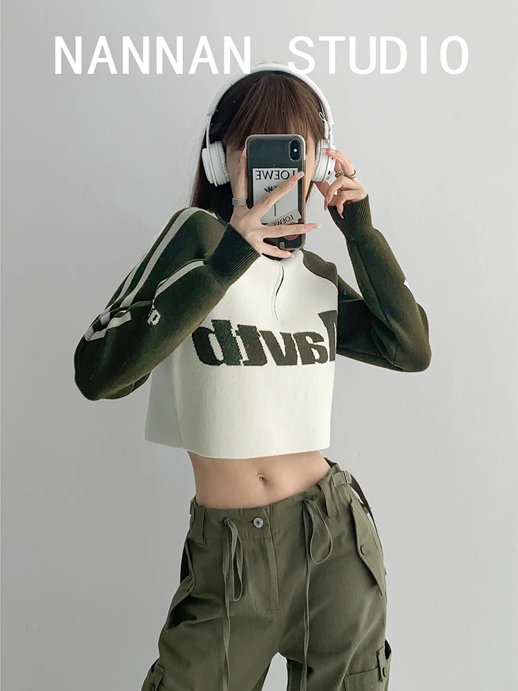 2022 Autumn Winter New Lettered Print Design Short Sweatshirts Lapel Zipper Y2K Ladies Cozy Pullover American Style Harajuku
2022 Autumn Winter New Lettered Print Design Short Sweatshirts Lapel Zipper Y2K Ladies Cozy Pullover American Style Harajuku