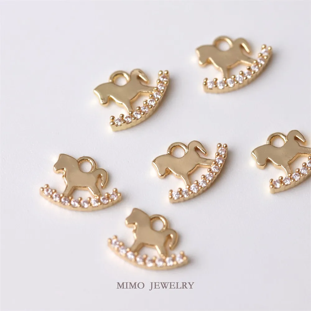 Color Preserving Copper Plated Real Gold Trojans Micro Inlaid Zircon Lovely Pony Pendant DIY Jewelry Accessories
Color Preserving Copper Plated Real Gold Trojans Micro Inlaid Zircon Lovely Pony Pendant DIY Jewelry Accessories
